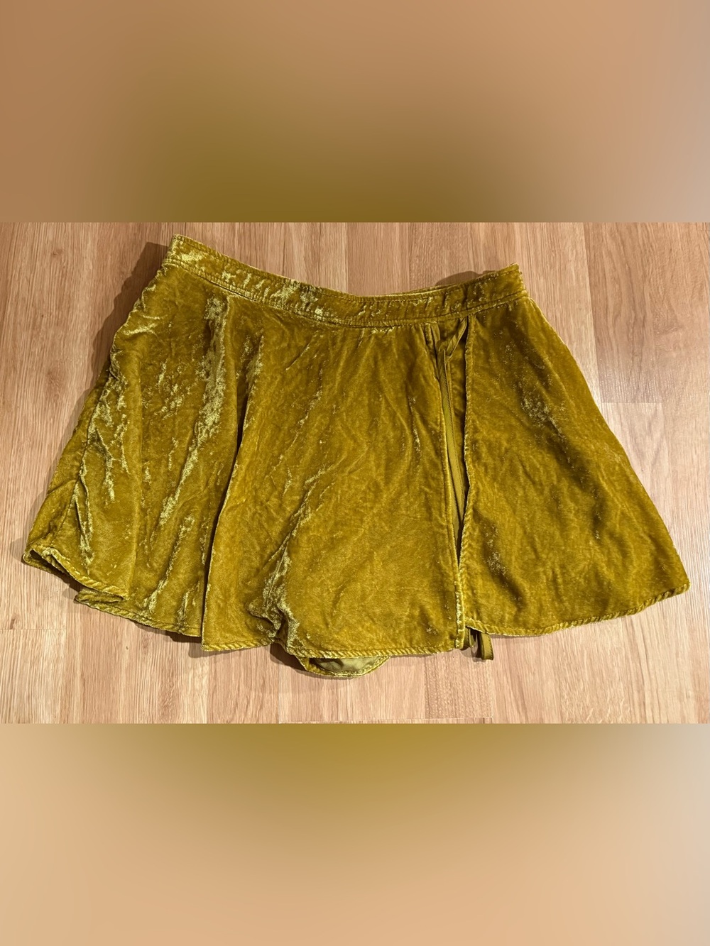 EUC Women’s Free People "Dance the Night Away" Velvet Skort - Chartreuse - 8